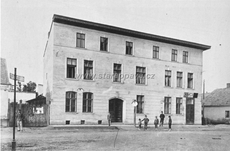 ratiborska (9).jpg - Celnice na Ratibořské ulici před rokem 1918.